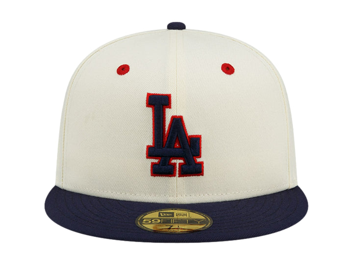 Gorra New Era blanca con visera azul marino y logo bordado de los Dodgers de Los Ángeles en el frente.