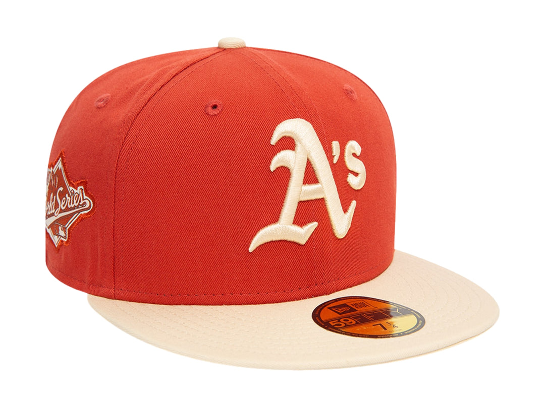 Gorra New Era de los Oakland Athletics en color rojo con visera y logotipo bordado en color crema.