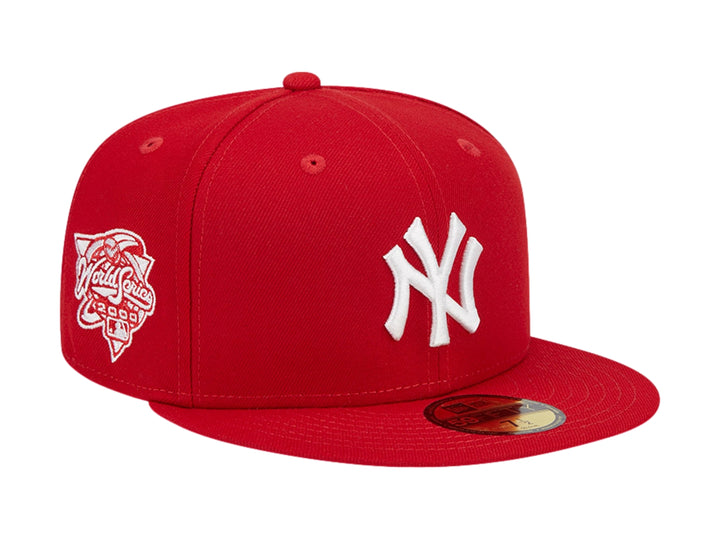 Gorra de béisbol New Era color rojo con logotipo de los New York Yankees bordado en blanco y visera plana.
