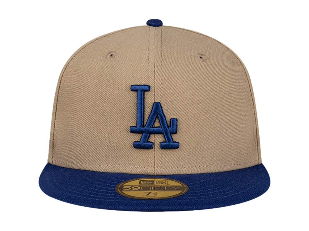 Gorra New Era de color beige con visera y logotipo LA bordado en azul.