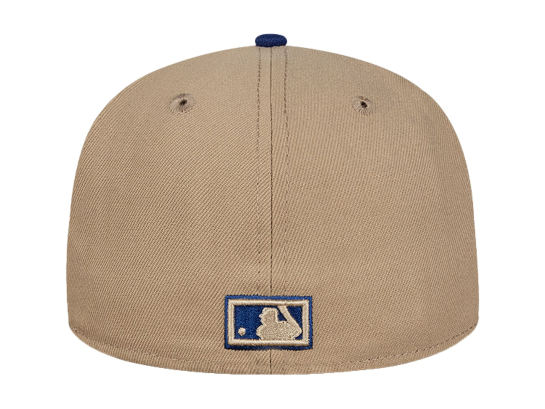 Gorra New Era de color beige con visera y logotipo LA bordado en azul.