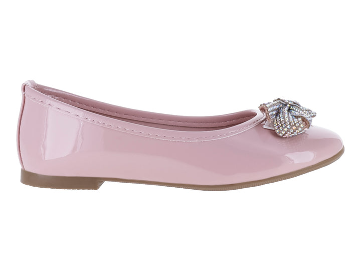 Zapato plano color rosa brillante con un moño decorativo con brillantes en la punta.