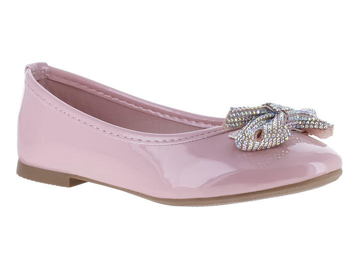 Zapato plano color rosa brillante con un moño decorativo con brillantes en la punta.