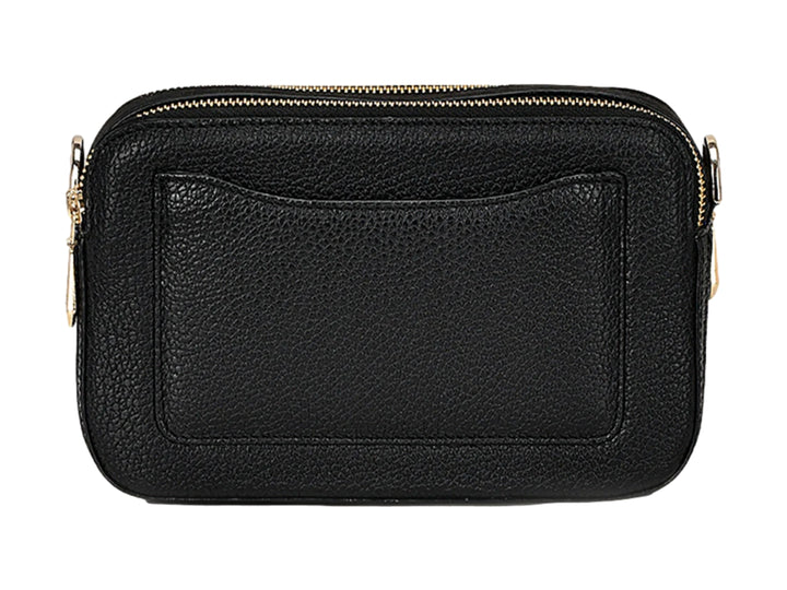 Bolso pequeño de piel de mantarraya color negro con detalles dorados y logotipo frontal de la marca Cuadra.