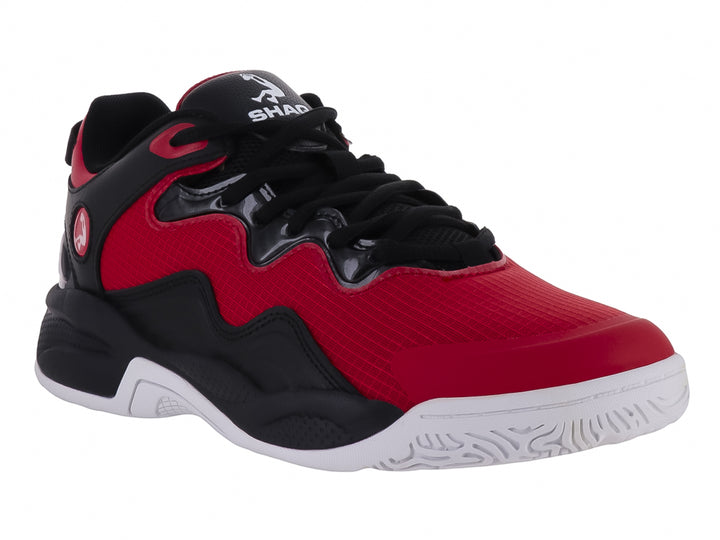 Tenis de baloncesto SHAQ en colores rojo y negro con suela blanca.