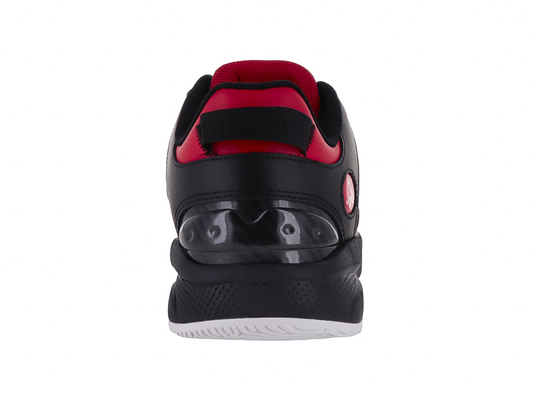 Tenis de baloncesto SHAQ en colores rojo y negro con suela blanca.