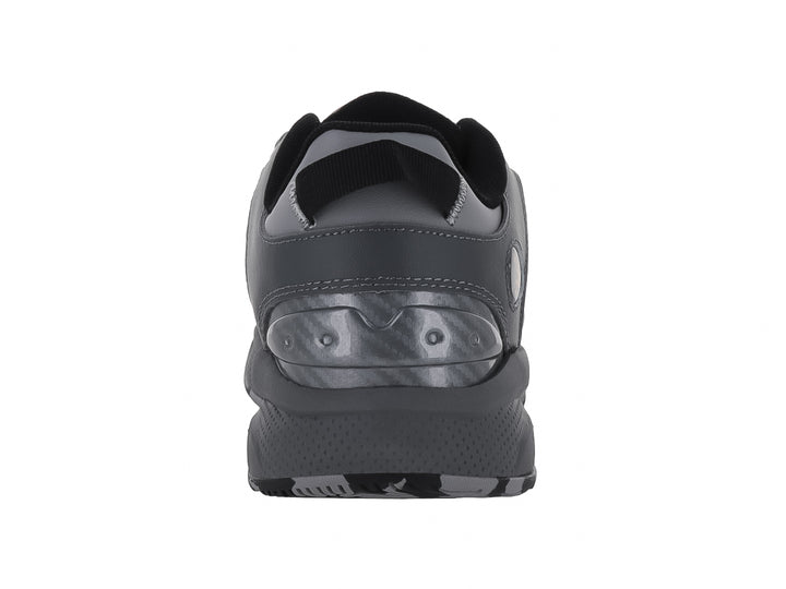 Tenis de baloncesto SHAQ All Ball en color gris con suela negra y detalles amarillos.