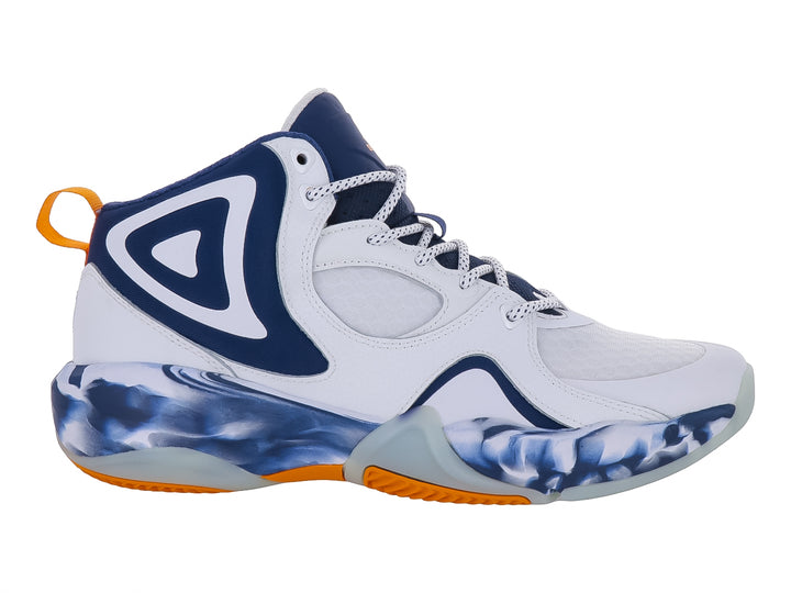 Tenis de baloncesto SHAQ color blanco y azul con detalles naranjas y suela con efecto marmoleado.