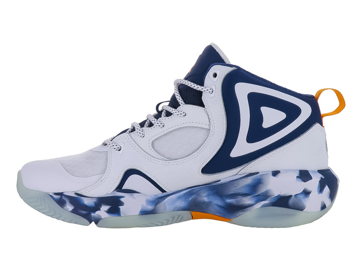 Tenis de baloncesto SHAQ color blanco y azul con detalles naranjas y suela con efecto marmoleado.