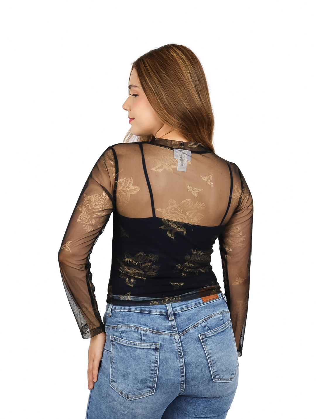 Blusa negra de malla con manga larga y estampado dorado, combinada con pantalones vaqueros azules.
