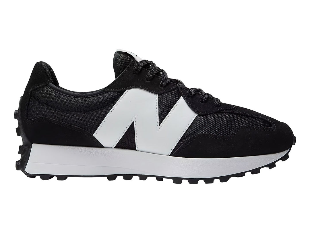 Tenis New Balance 327 color negro con suela blanca y logotipo N blanco en el lateral.