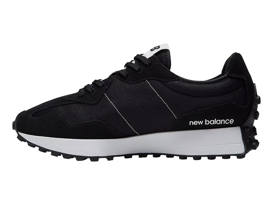 Tenis New Balance 327 color negro con suela blanca y logotipo N blanco en el lateral.