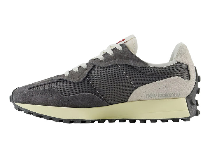 Tenis New Balance 327 en color gris Castlerock con suela blanca y detalles en gamuza.