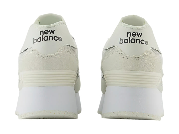 Tenis New Balance WL 574 en color Sea Salt con suela de plataforma blanca y detalles en gamuza.