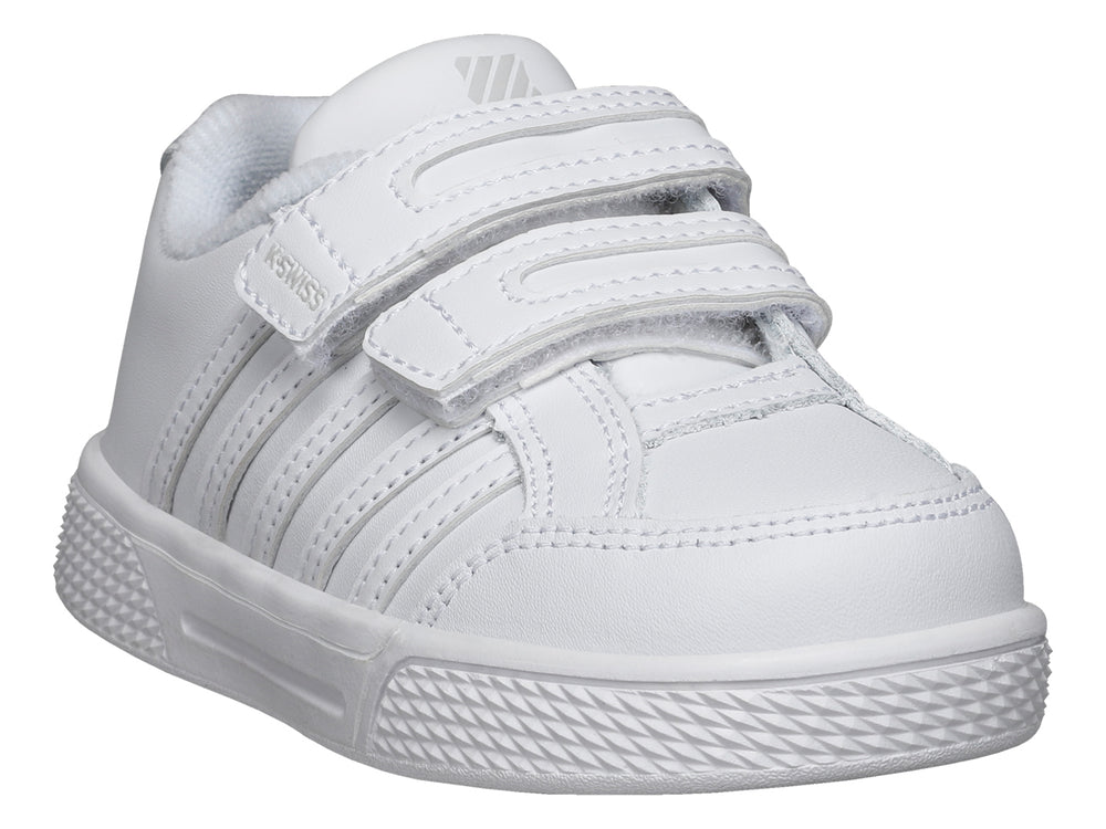 Tenis blancos K-SWISS para niños con cierre de velcro y suela blanca.