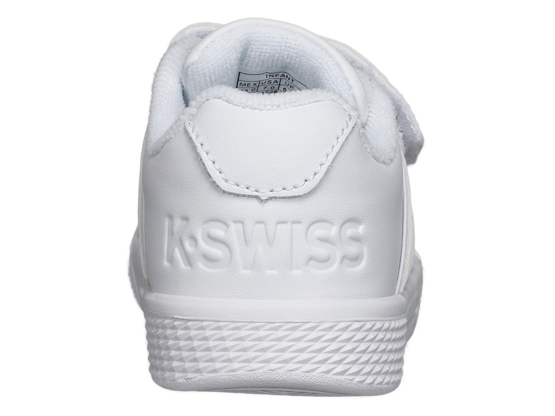 Tenis blancos K-SWISS para niños con cierre de velcro y suela blanca.