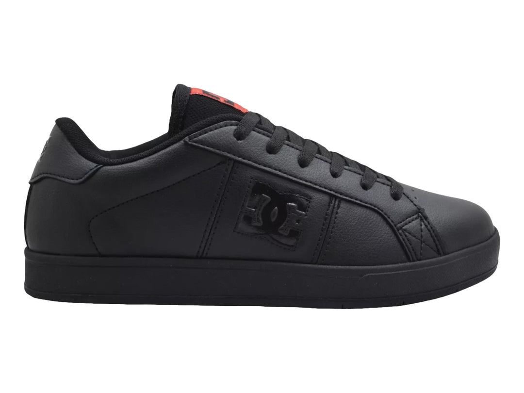 Tenis DC Shoes modelo Adys en color negro con detalles rojos y suela negra.