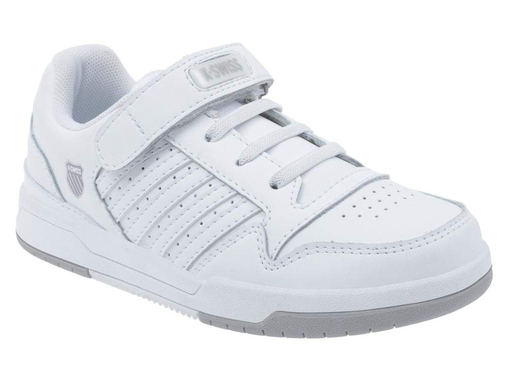 Tenis blancos K-Swiss con cierre de velcro, agujetas y suela gris.