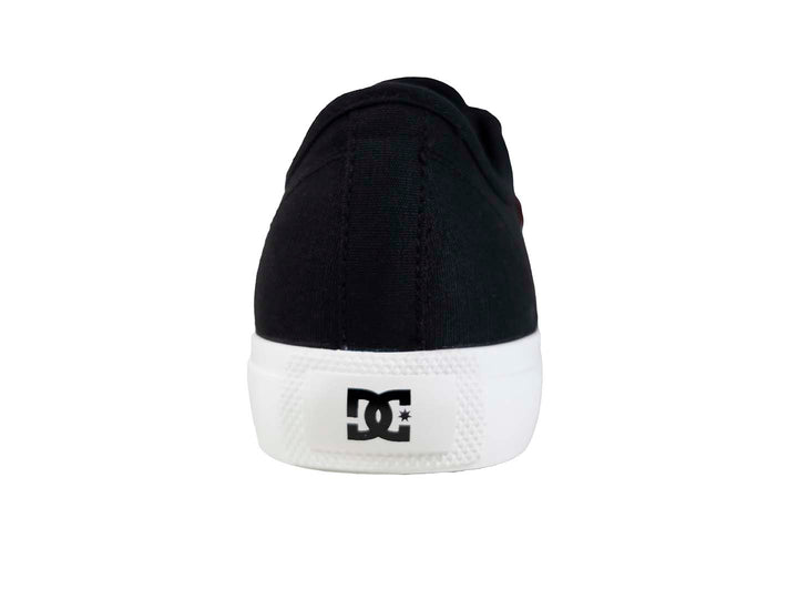 Tenis DC Shoes color negro con suela blanca y detalle en rojo, estilo casual.