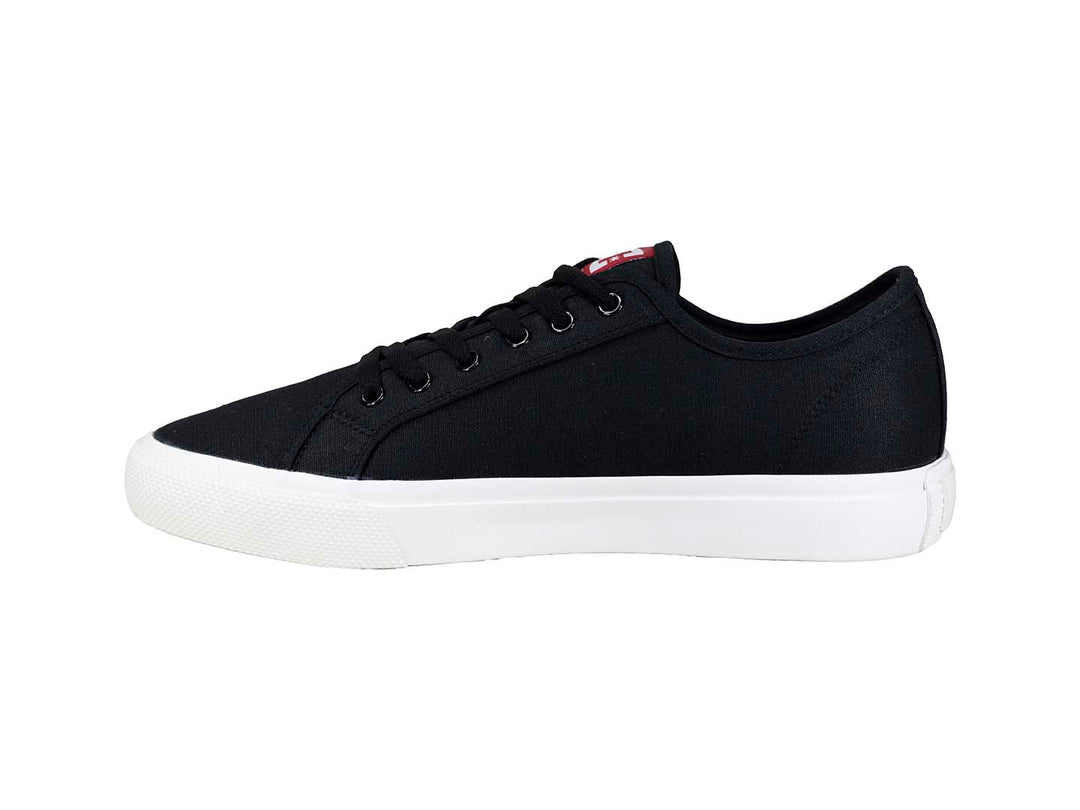 Tenis DC Shoes color negro con suela blanca y detalle en rojo, estilo casual.