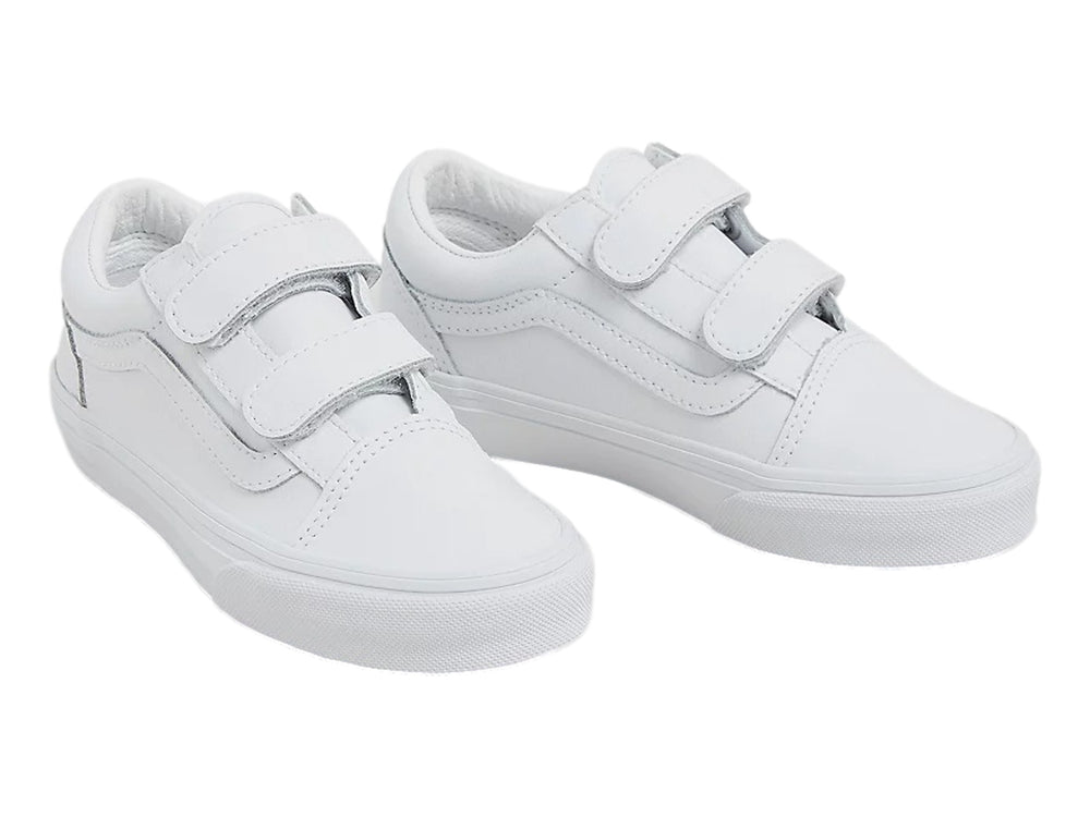 Tenis Vans Old Skool color blanco monocromático con cierre de velcro.
