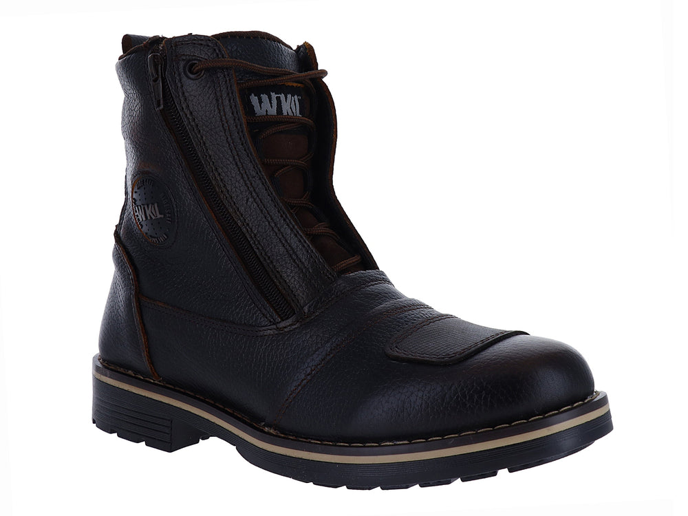 Botas borceguí de cuero marrón oscuro con cierre lateral y agujetas.