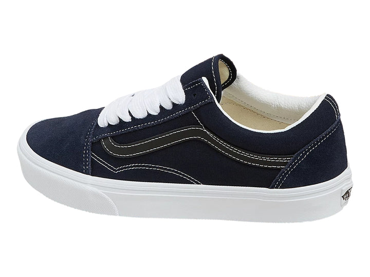 Tenis Vans Old Skool color azul marino con suela y cordones blancos
