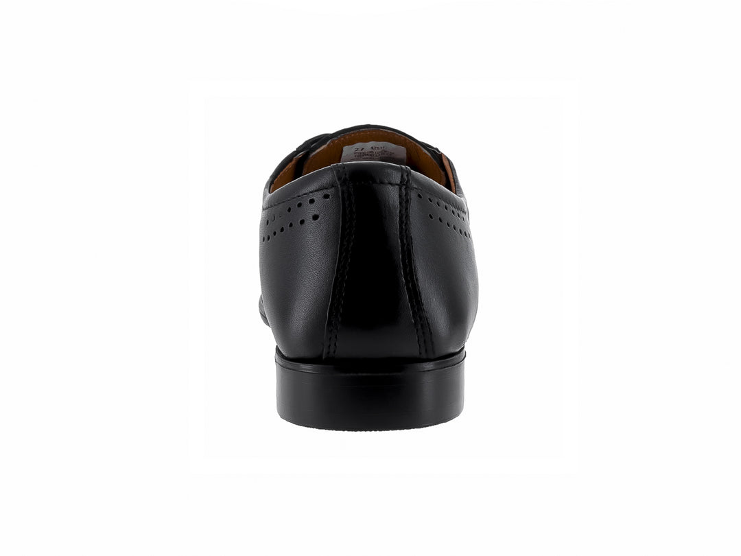 Zapato formal Oxford de cuero negro para hombre con detalles perforados y agujetas.