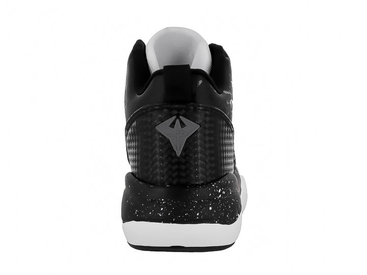 Tenis de baloncesto Pontiac AXL en color negro con suela y detalles decorativos en blanco.