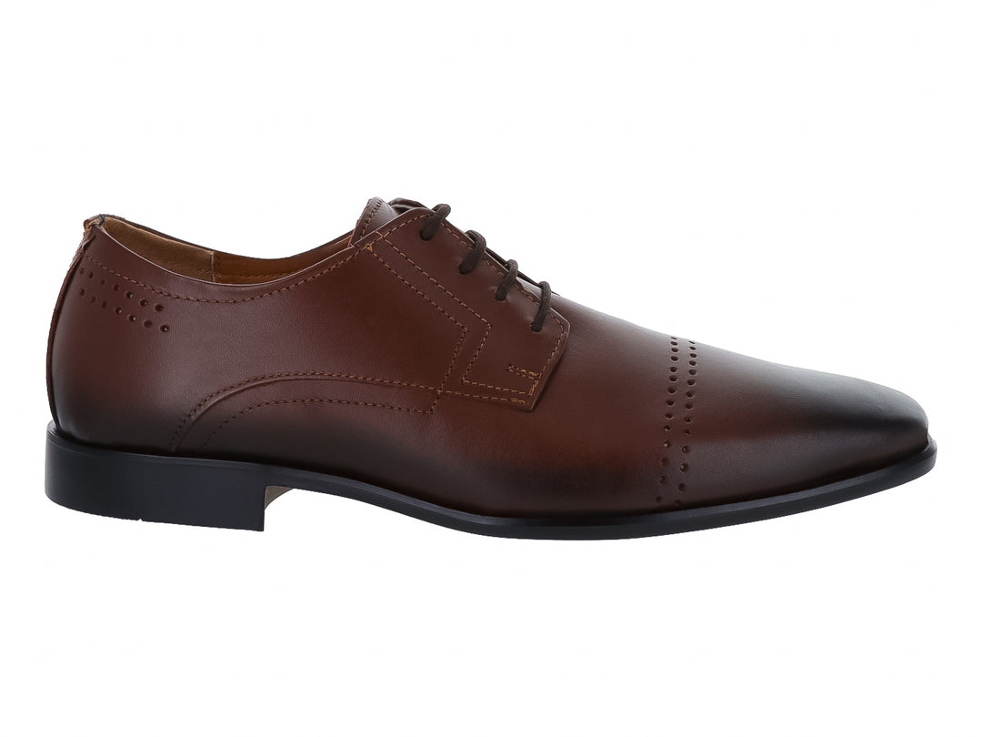Zapato formal para Hombre en color cognac con cordones y suela negra.