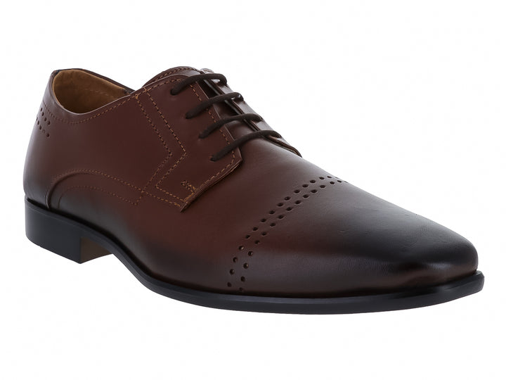 Zapato formal para Hombre en color cognac con cordones y suela negra.