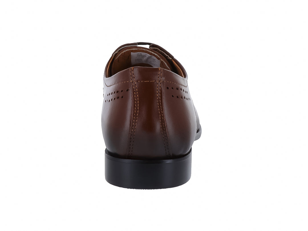 Zapato formal para Hombre en color cognac con cordones y suela negra.