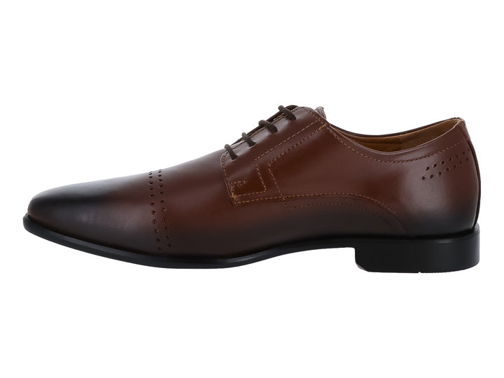 Zapato formal para Hombre en color cognac con cordones y suela negra.