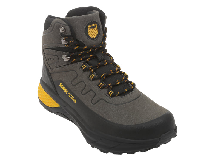 Botas K-Swiss Outdoor en colores oliva, negro y detalles en lima, diseñadas para actividades al aire libre.