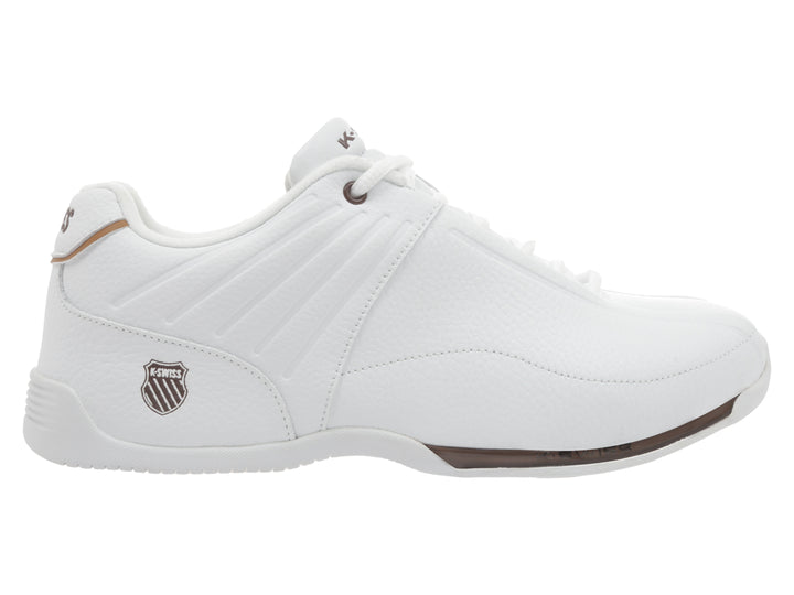 Tenis deportivos K-Swiss de color blanco con detalles en marrón en la suela y el talón.