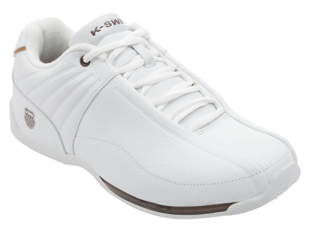 Tenis deportivos K-Swiss de color blanco con detalles en marrón en la suela y el talón.