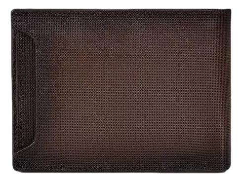 Cartera Cuadra en color café con detalle lateral en piel de mantarraya negra y logo plateado.