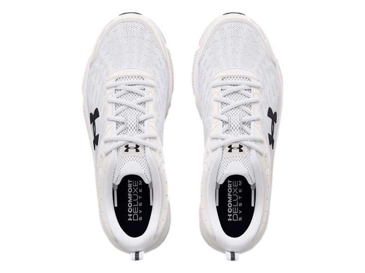 Tenis deportivos Under Armour color blanco con suela blanca y detalles negros en la base.