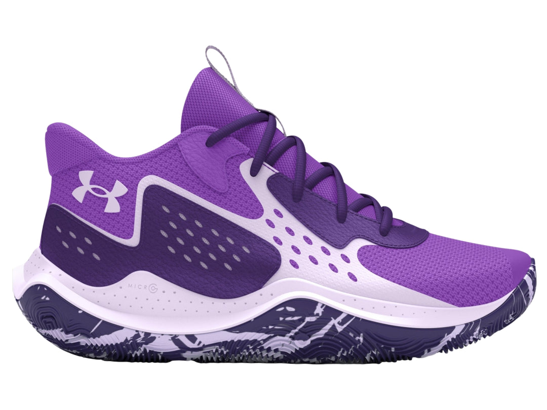 Tenis de baloncesto Under Armour en color morado con detalles blancos y suela decorada.