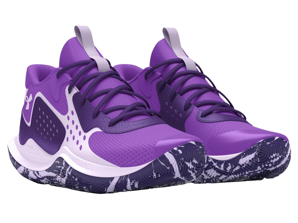 Tenis de baloncesto Under Armour en color morado con detalles blancos y suela decorada.