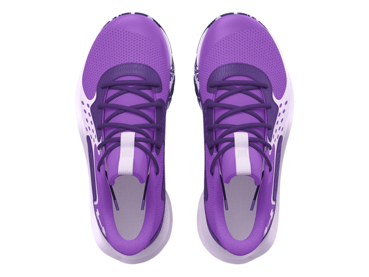 Tenis de baloncesto Under Armour en color morado con detalles blancos y suela decorada.