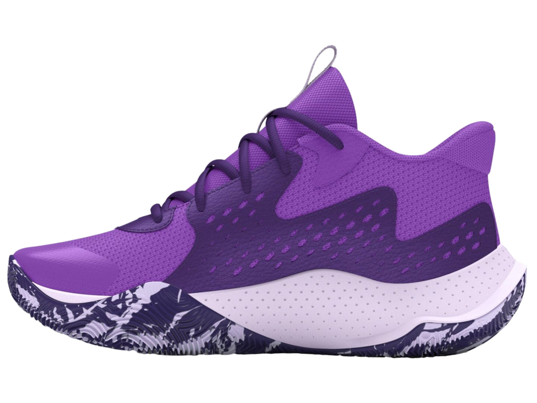 Tenis de baloncesto Under Armour en color morado con detalles blancos y suela decorada.