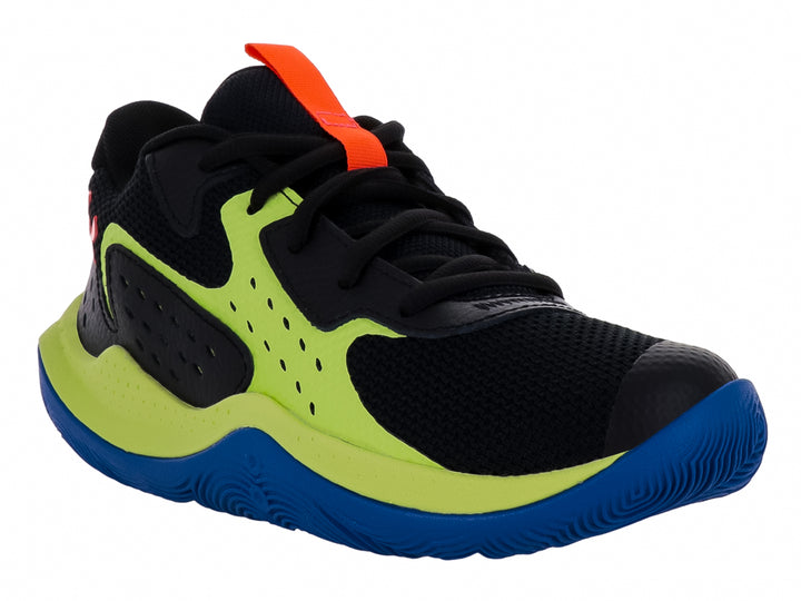 Tenis de baloncesto Under Armour color negro con detalles en amarillo neón y suela azul.