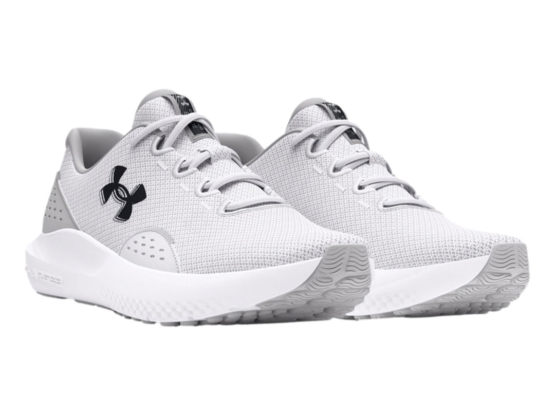 Tenis deportivos Under Armour color blanco con malla transpirable y suela blanca.