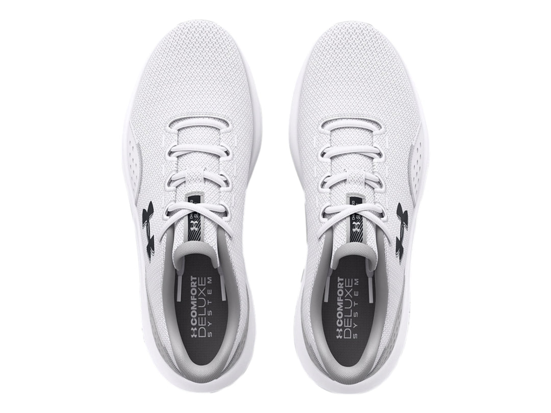 Tenis deportivos Under Armour color blanco con malla transpirable y suela blanca.