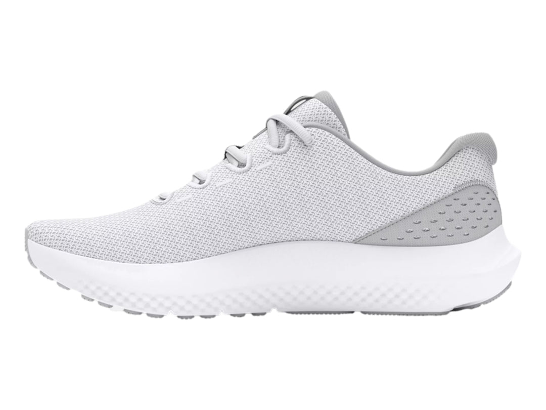 Tenis deportivos Under Armour color blanco con malla transpirable y suela blanca.