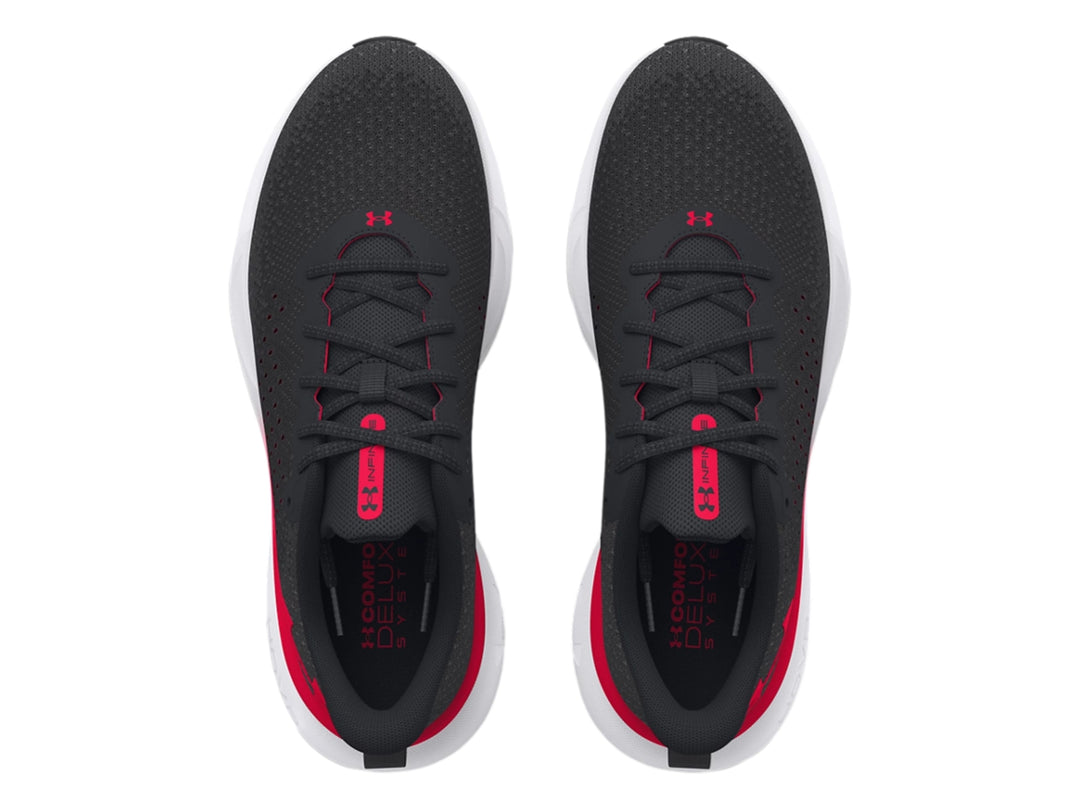 Tenis deportivos Under Armour color negro con suela blanca y detalles en rojo.