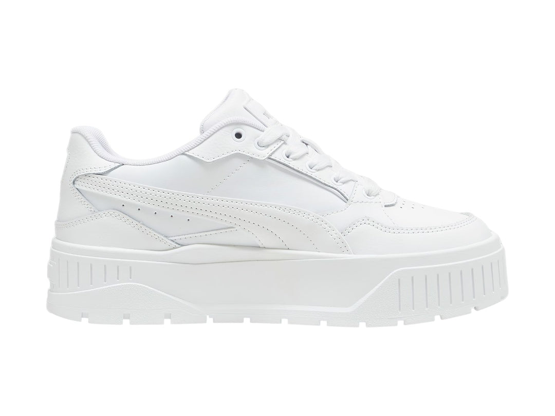 Tenis PUMA blancos modelo Carmen II Idol con suela de plataforma gruesa y detalles en plata.