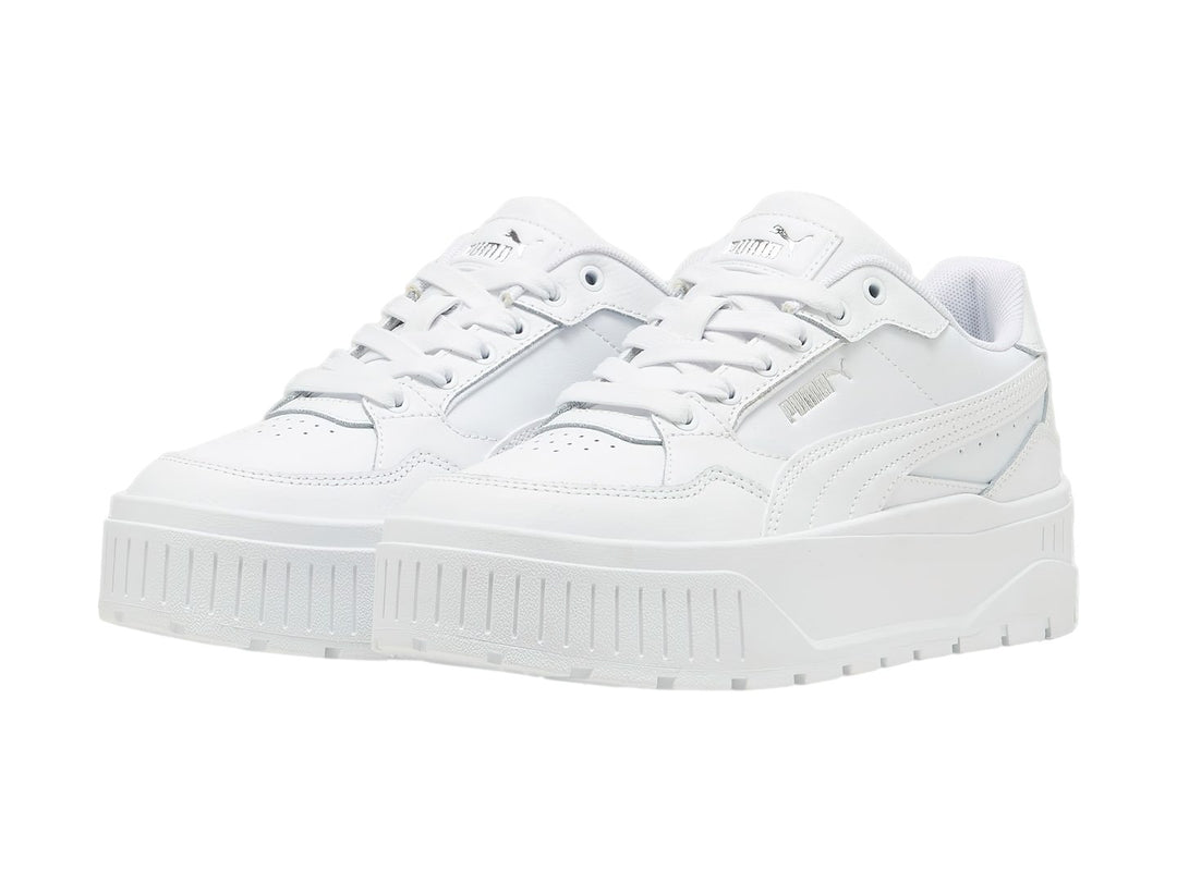 Tenis PUMA blancos modelo Carmen II Idol con suela de plataforma gruesa y detalles en plata.