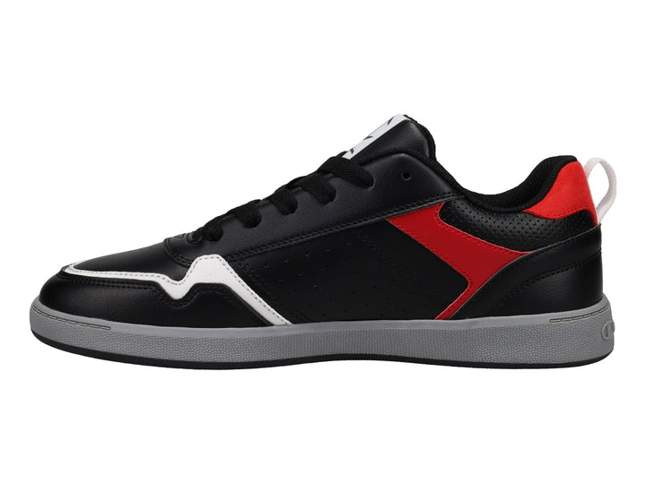 Tenis deportivos Champion color negro con detalles en rojo y suela gris.